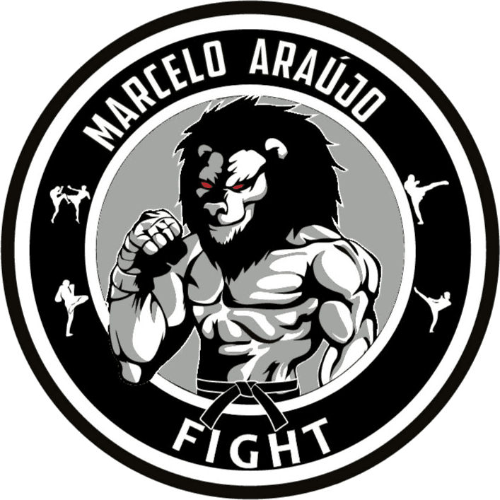 Logo Marcelo Araújo Fight com leão de olhos vermelhos.